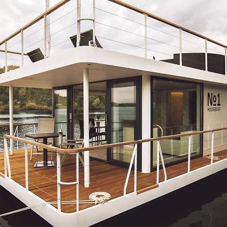 VIPliving Houseboat Hotel Praha Bagian luar foto