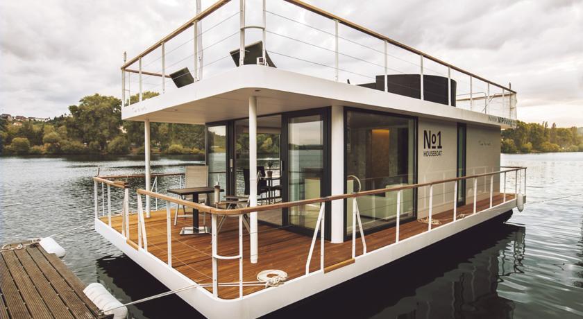 VIPliving Houseboat Hotel Praha Bagian luar foto